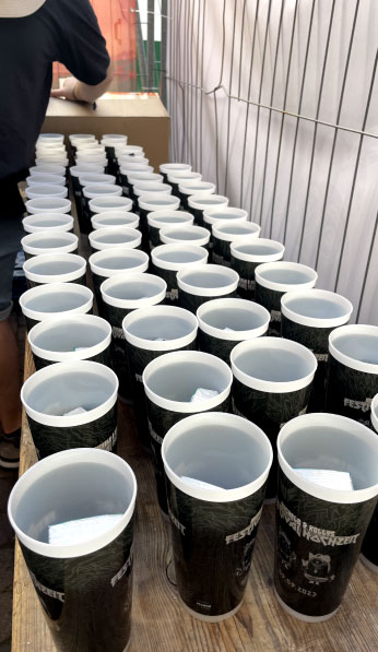 Eventdesign Festival Hochzeit – Becher im Branding